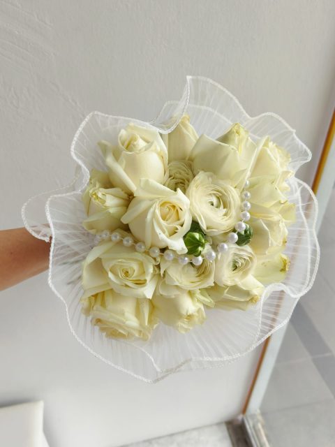 Pure elegance in every petal. Our "Ivory Whisper" bouquet is a vision in white. Shop now for timeless beauty! 🤍